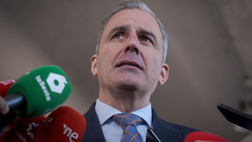 "Javier, por favor, abandona el grupo": los 'whatsapps' del cese de Ortega Smith del Comité Ejecutivo de Vox