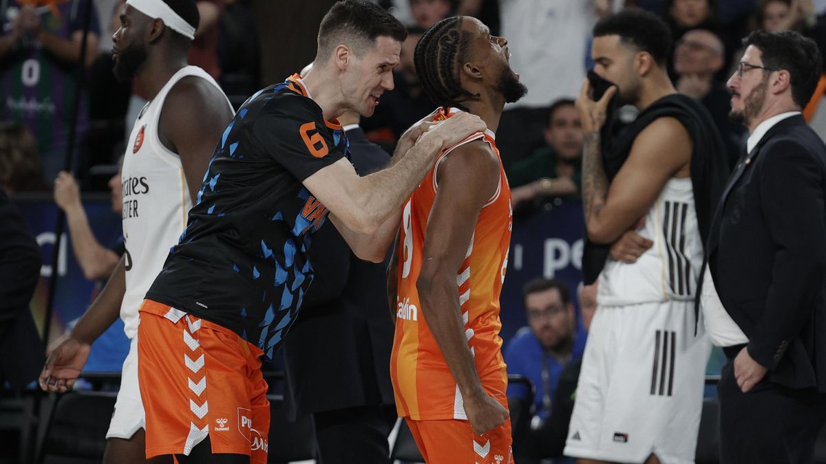 Fase final de la copa de bàsquet a València: roig i negre