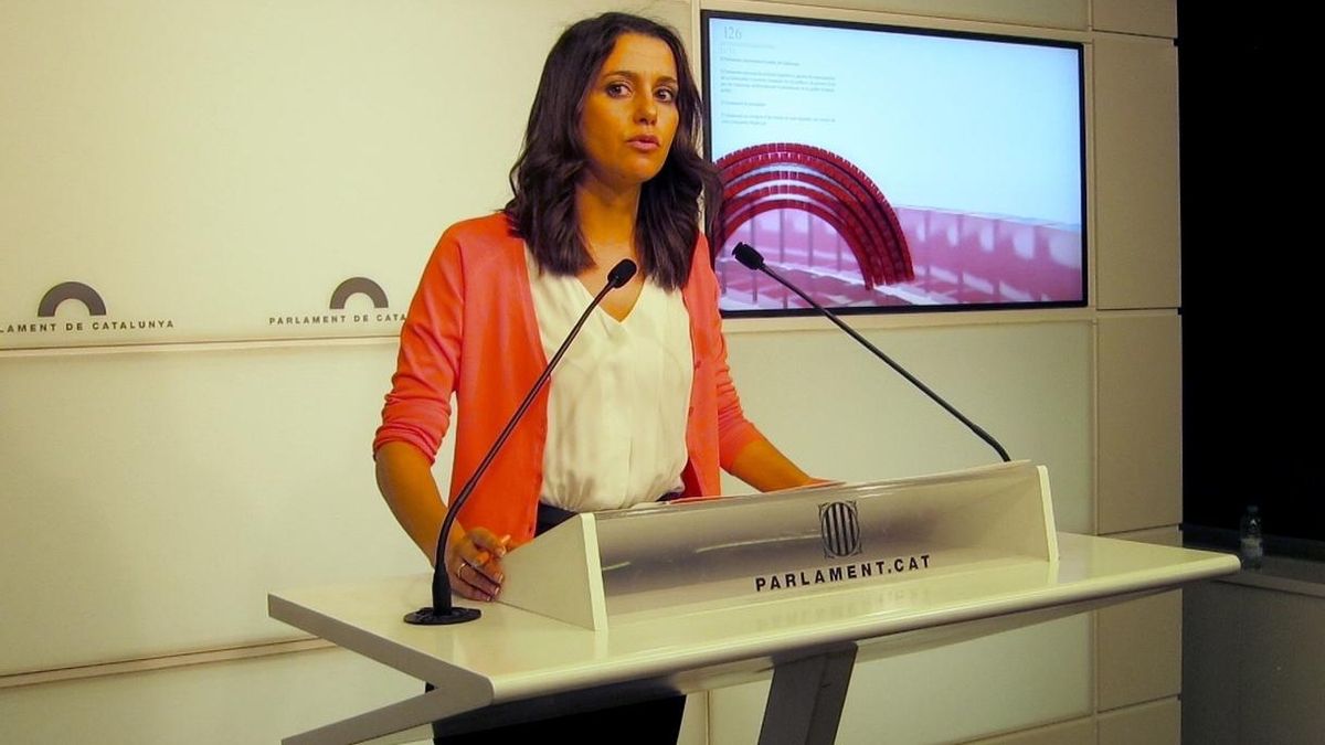 Arrimadas anuncia una moción de censura con el compromiso de "convocar elecciones"
