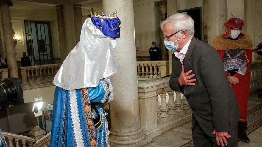 El alcalde de València, Joan Ribó, recibe a los Reyes Magos.