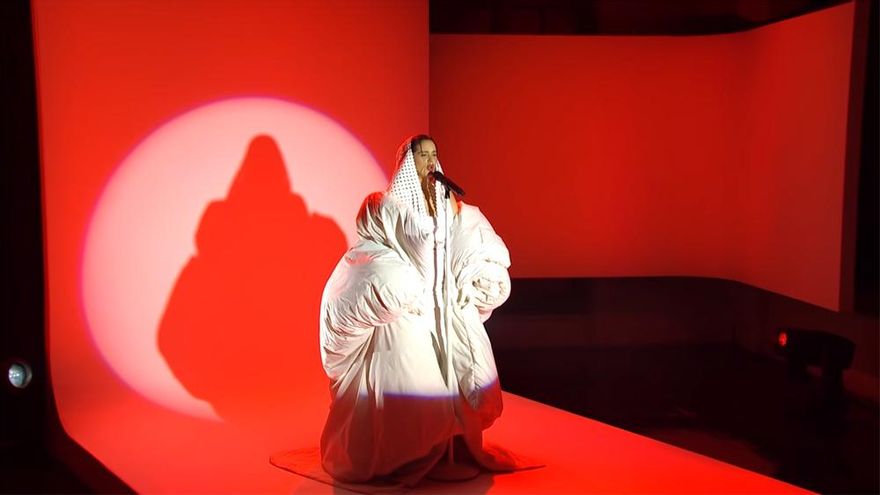 Rosalía hizo historia para España en el 'Saturday Night Live'