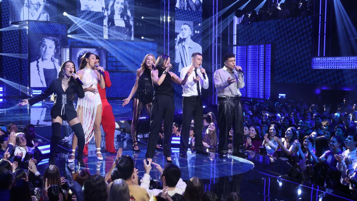 Chenoa y los concursantes de 'OT 2025', en la Gala 12