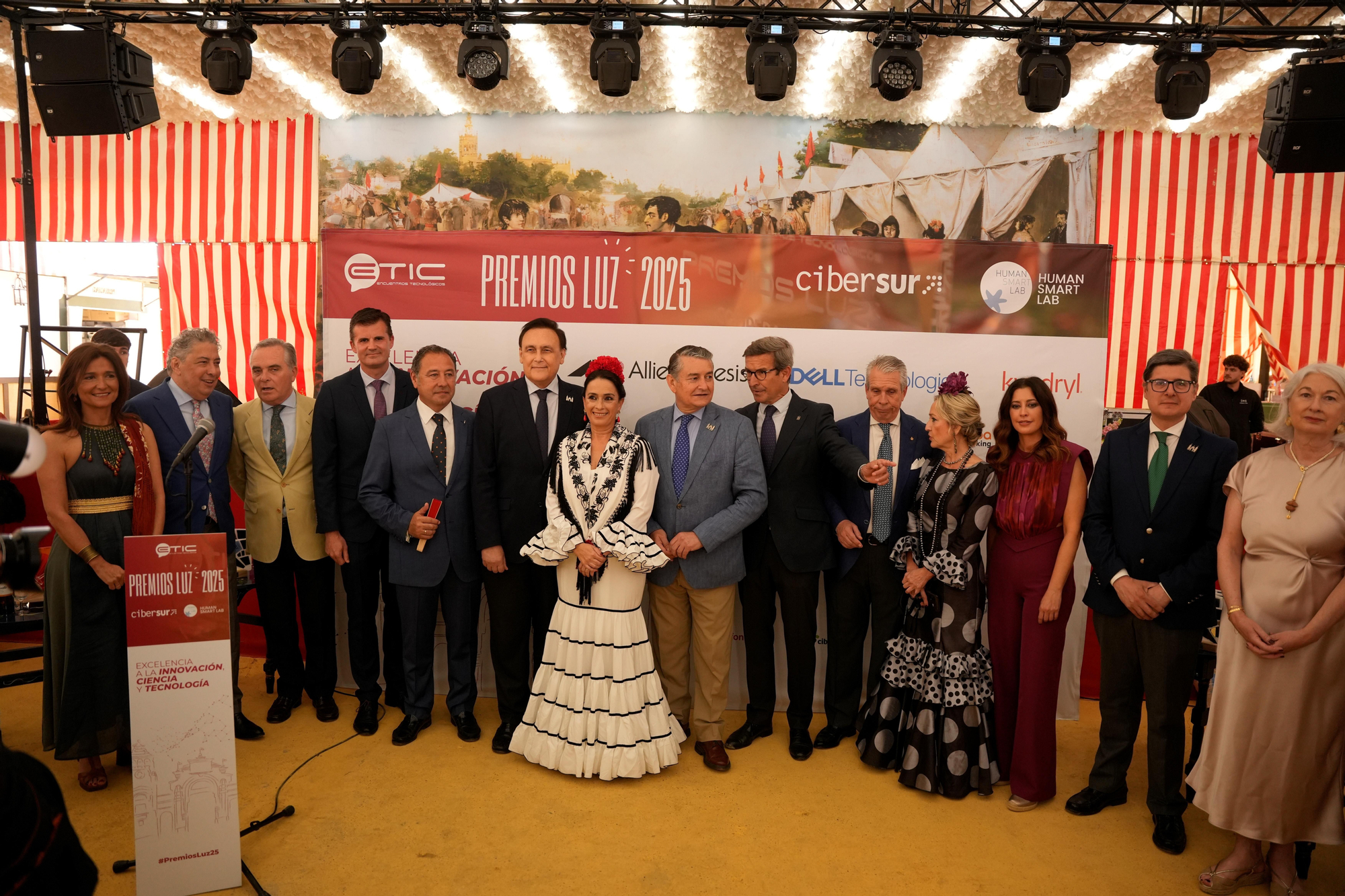 Entrega de los Premios Luz 2025 en la caseta del Mercantil