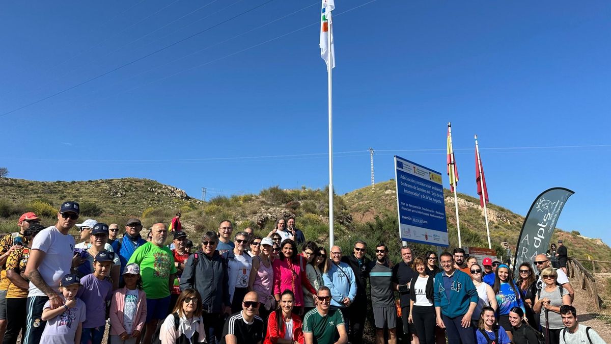 La ruta, de baja dificultad y situada en la Sierra de la Peñarrubia, se integra en el trazado histórico de la Vía Augusta