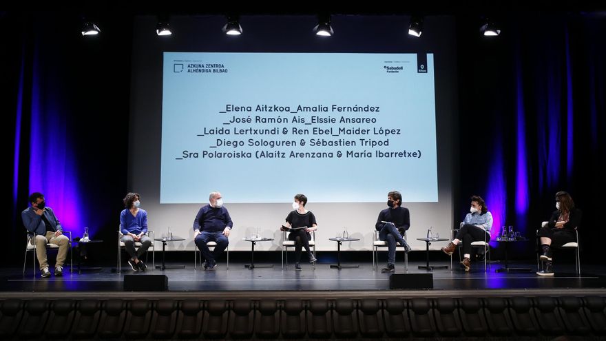 Un bosque en lo alto de un edificio, personajes 'infiltrados' por Bilbao y tres Haikus para ser conscientes de lo que hay alrededor