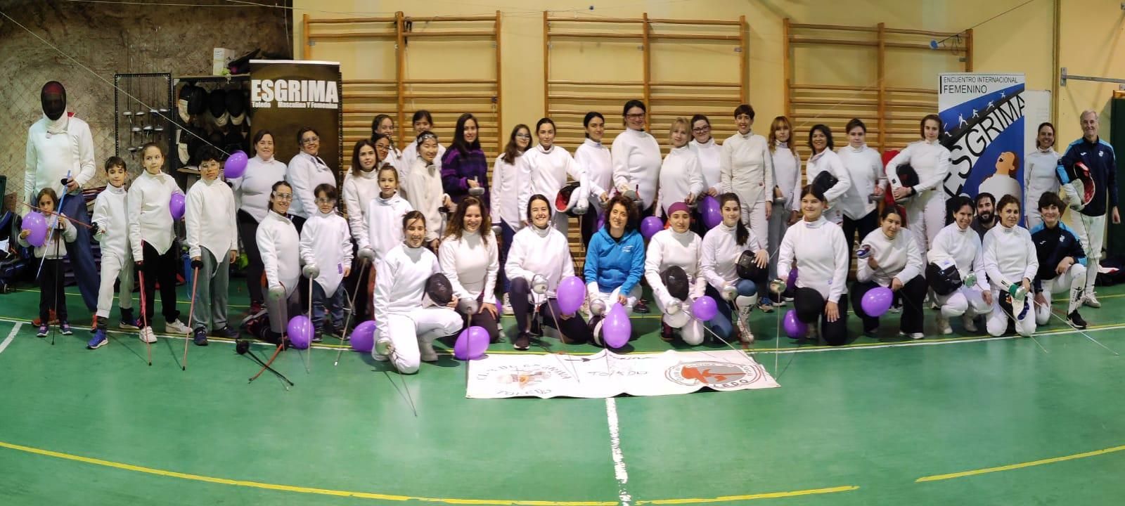 Mujeres ser dan cita para practicar esgrima en Toledo por el Día Internacional de la Mujer