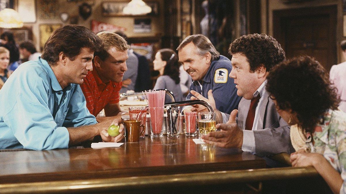 A medida que las viviendas ofrecen menos comodidades o intimidad, muchos inquilinos incorporan espacios como los propios bares, gimnasios y bibliotecas a sus rutinas domésticas.