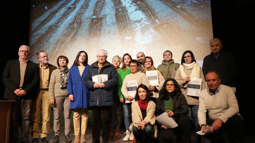 Autoridades extremeñas y vascas con familiares