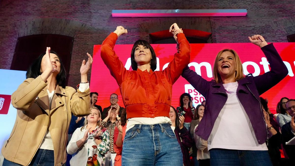 Diana Morant (en el centro), acompañada por Pilar Bernabé (a su izquierda) y por Rebeca Torró.