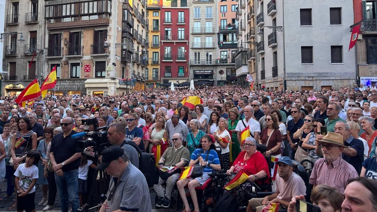 Identificadas varias personas por acosar a periodistas en la manifestación de apoyo a Ceuta en Pamplona