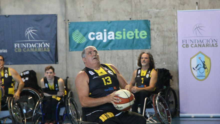 El ADEIN Tenerife cede en su estreno