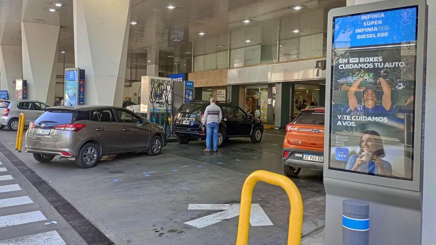 ¿Por qué faltan nafta y gasoil? Escasez de dólares, bajos precios y otras razones