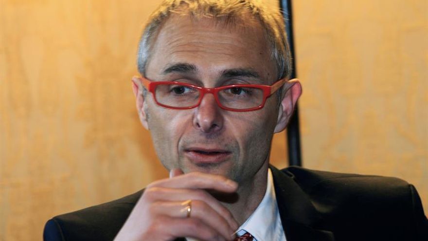 El rector de la Universidad de Salamanca considera "un error estratégico" masificar las clases como propone la de Valladolid