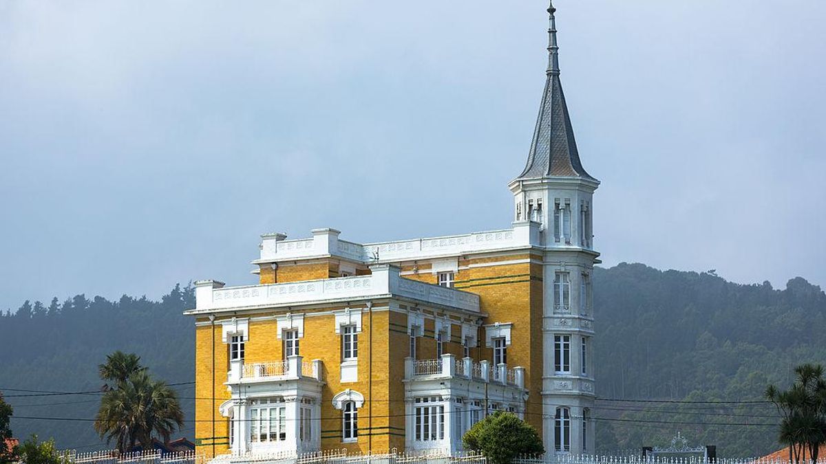Una ruta por el legado indiano en Asturias: las casas coloridas que cuentan parte de su historia