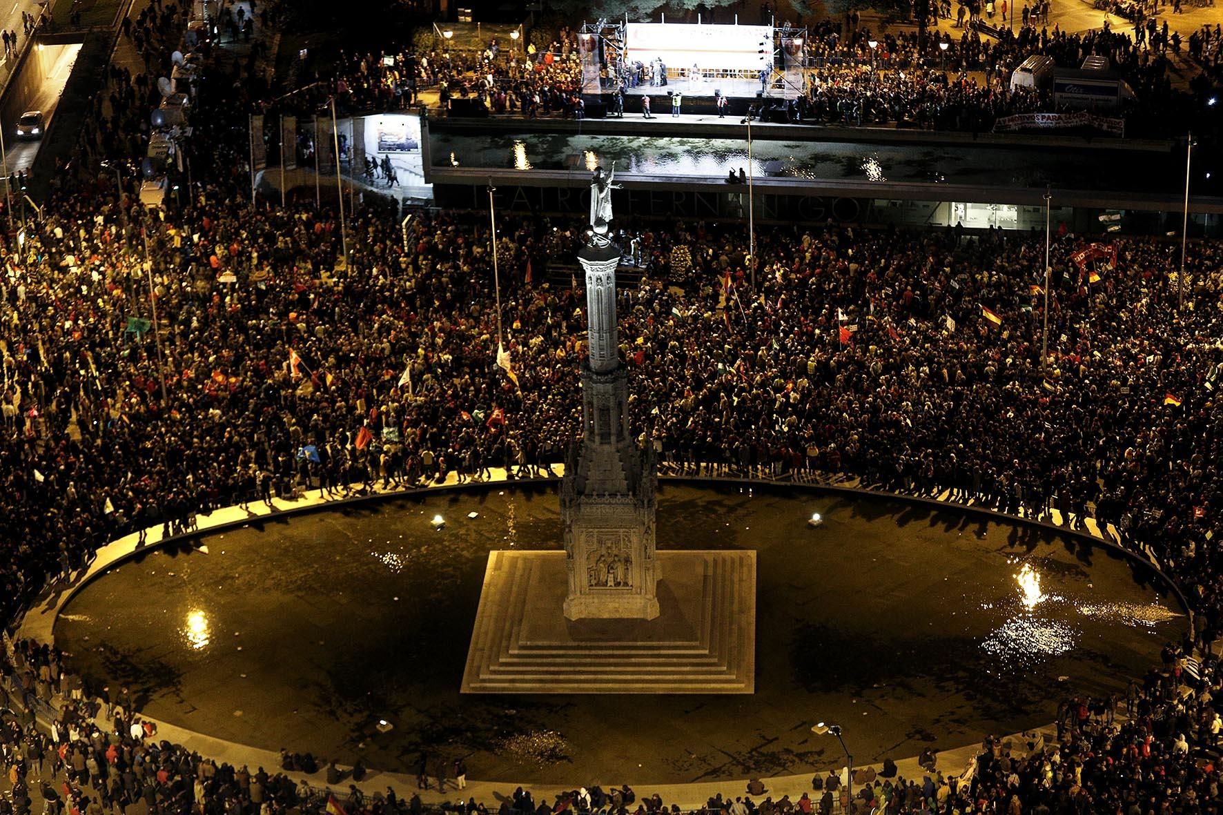 La plaza de Colón, llena de manifestantes / Olmo Calvo