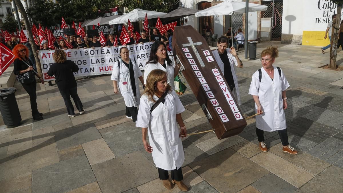 Manifestación de las trabajadoras del Servicio de Ayuda a Domicilio