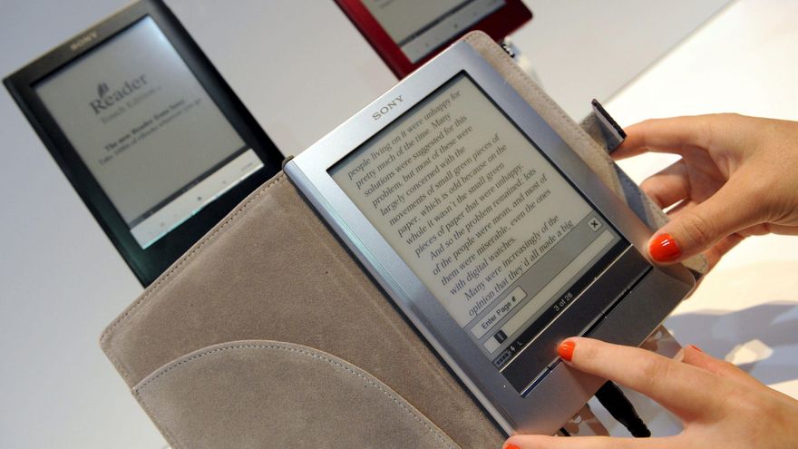 La venta de libros digitales aumenta un 5 % en España y factura 129 millones en 2024