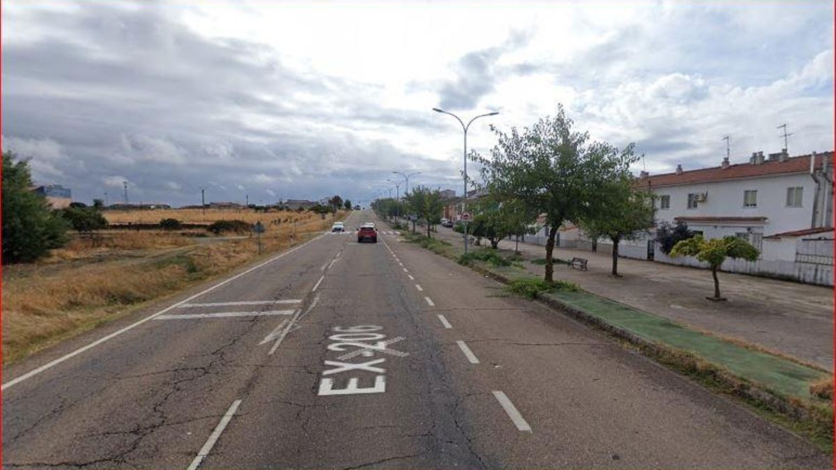 Travesía de la EX-206 por la localidad