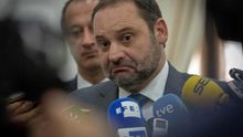 Fomento tratará de iniciar el traspaso de competencias sobre VTC en una reunión clave para desconvocar los paros del taxi