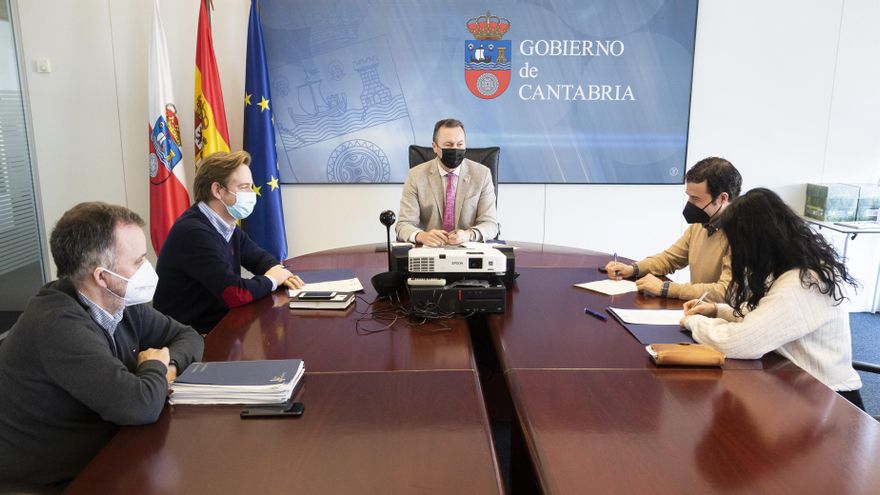 Blanco cree que la postura de Casares sobre el lobo es "lamentable" y "un insulto para Cantabria"