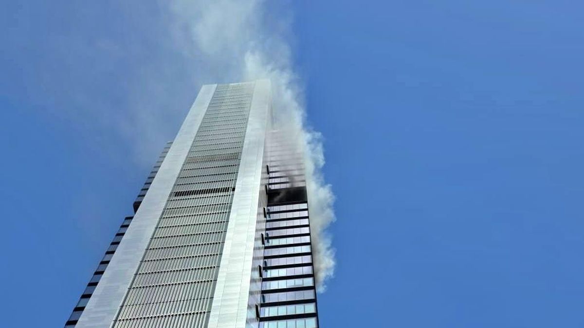 Incendio y desalojo en la Torre Moeve, el segundo rascacielos más alto de Madrid
