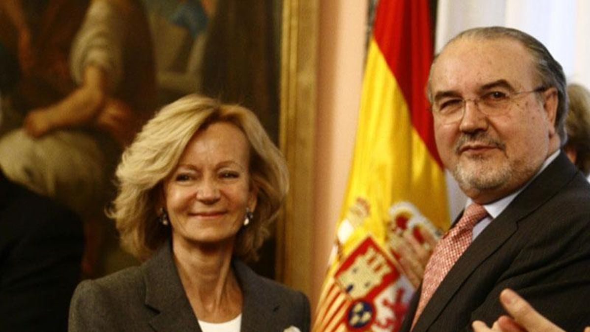 Colaboradora de Zapatero dice que la marcha de Solbes fue "más un cese que una dimisión" y niega ultimátum del ministro