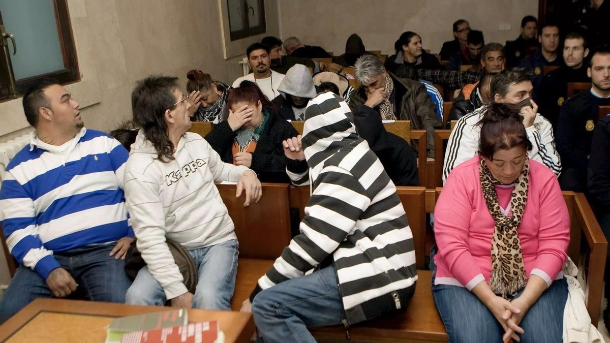 Francisca Cortés, 'la Paca' (d), en el banquillo de la Audiencia Provincial de Palma por el "caso Son Banya"