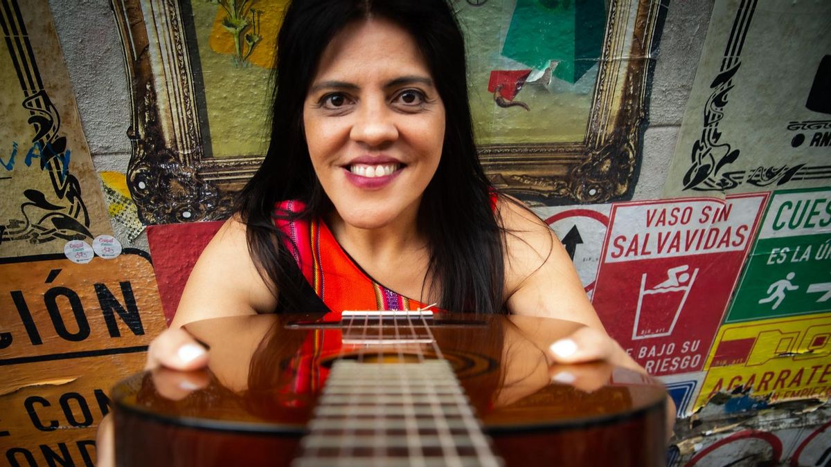 La artista Paula Ferré, considerada una de las nuevas voces referentes de la Trova Argentina.