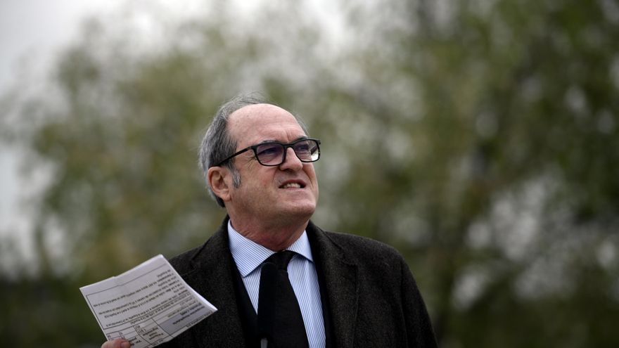 El candidato del PSOE a la Presidencia de la Comunidad de Madrid, Ángel Gabilondo, interviene en una rueda de prensa durante su visita por Alcorcón, a 8 de abril de 2021, en Alcorcón, Madrid (España). Con el lema ‘Gobernar en serio’, Gabilondo ha recorrid
