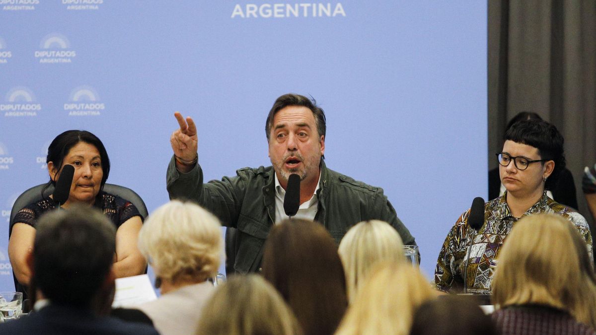 Enrique Viale denunció a Flavia Royon