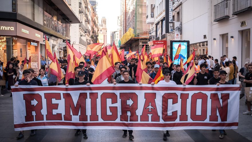 El Parlament balear asume el discurso neonazi de la "remigración" y urge a deportar a los migrantes que "no se integren"