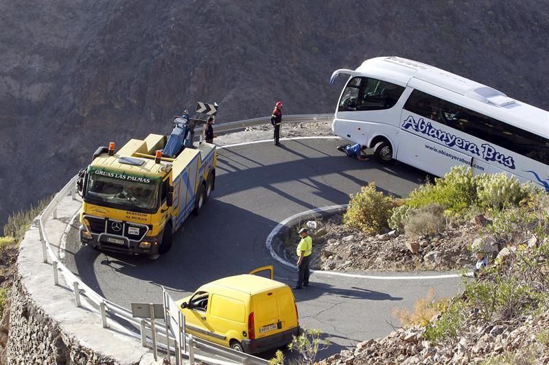 Accidente de la guagua en Fataga. EFE/Elvira Urquijo A.