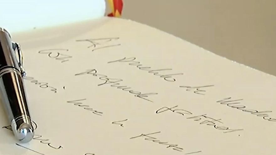 Firma de Pedro Sánchez en el libro