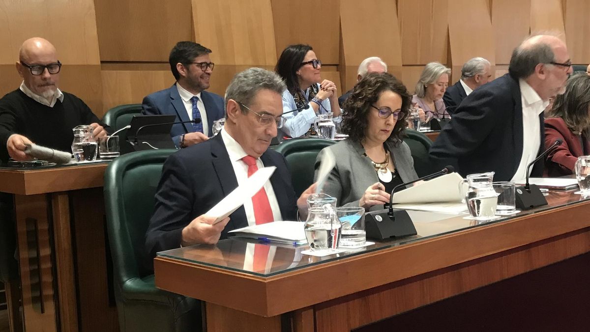 El concejal de Vox Julio Calvo renuncia a su acta en el Ayuntamiento de Zaragoza al dejar la política y jubilarse