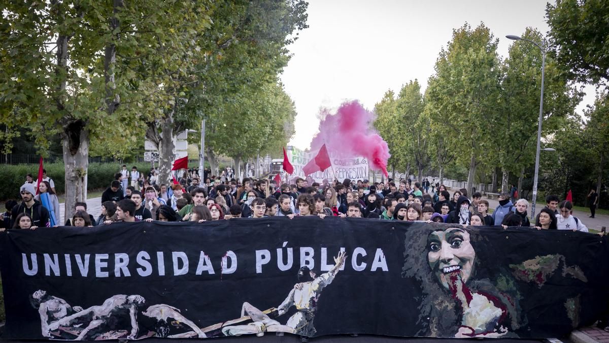 La huelga educativa empieza en Madrid entre piquetes, centros parados y cargas policiales