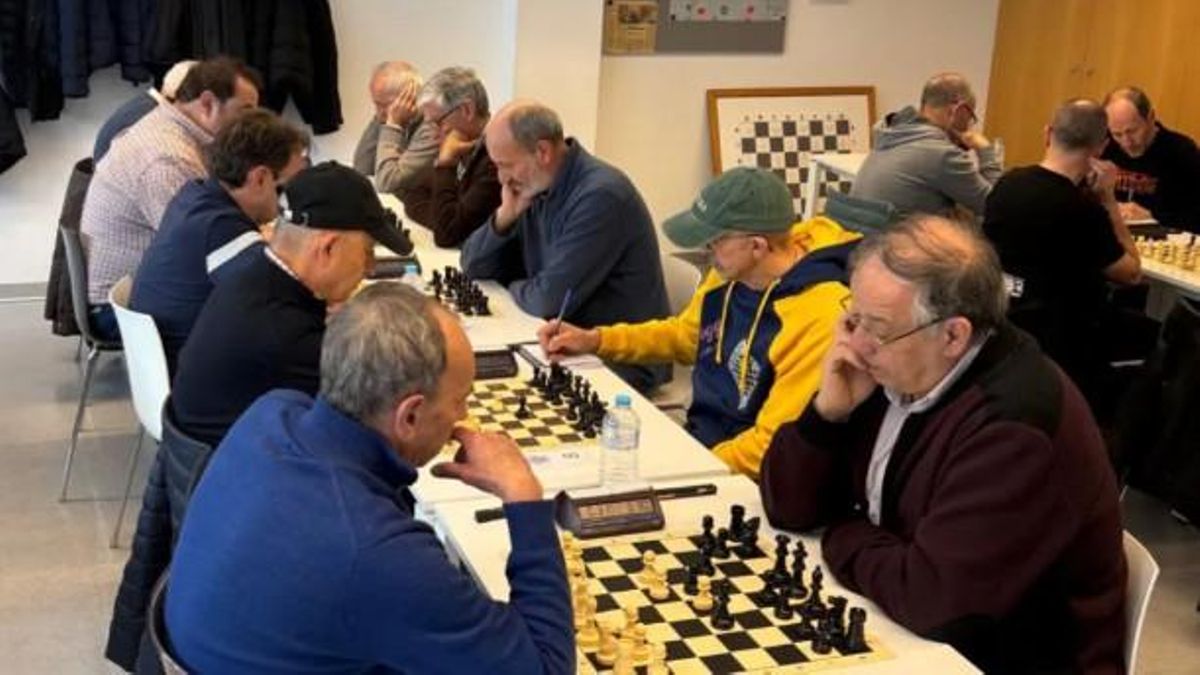 Disputa de partidas en el Campeonato de Veteranos de Castilla y León de ajedrez.