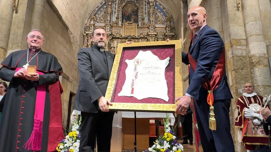 La Iglesia del Mercado recibe la Medalla de Oro de la Ciudad que no pudo concederse a la Virgen