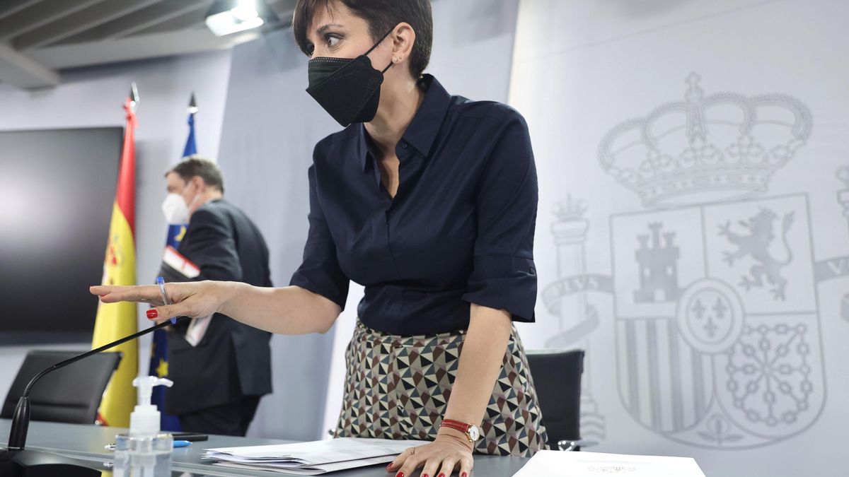 La ministra Portavoz, Isabel Rodríguez, comparece tras la reunión del Consejo de Ministros en Moncloa, a 15 de marzo de 2022, en Madrid (España). El Gobierno ha aprobado hoy un decreto ley de respuesta a la sequía que incluirá medidas fiscales, sociales y
