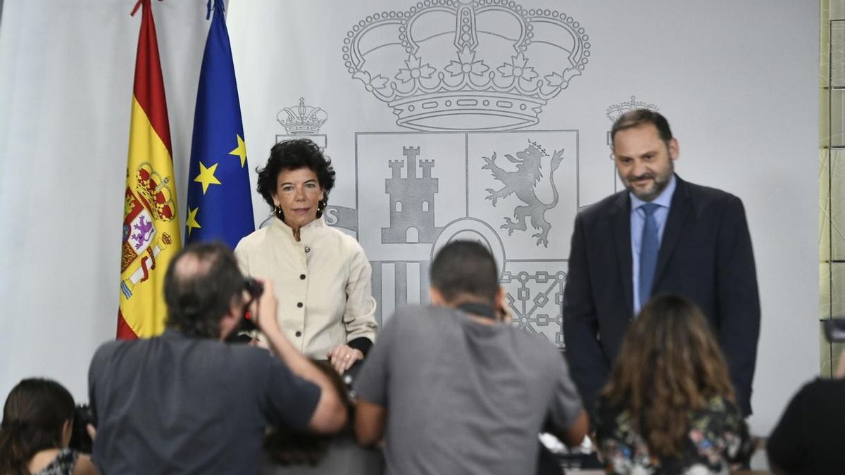 Celaá se queja de las "preguntas condenatorias", denuncia una "ola de fake news" y ve a algunos medios "muy exquisitos"