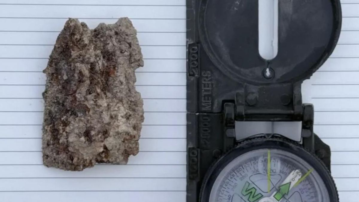 Fragmentos de armaduras e placas descobertos no templo indicam que os objetos não foram deixados para trás após a batalha.