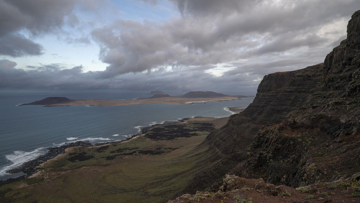 Nubes sobre la isla de La Graciosa.
