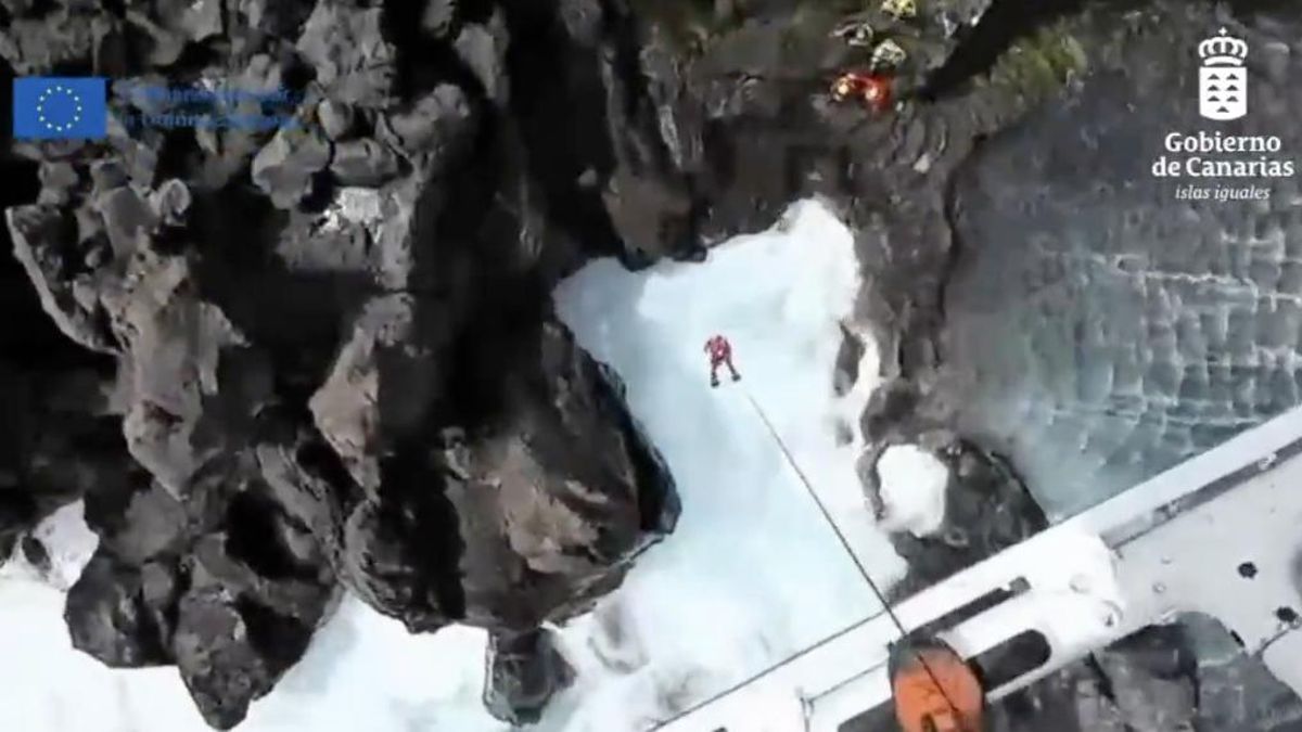 Rescatado un bañista en apuros en San Juan de la Rambla