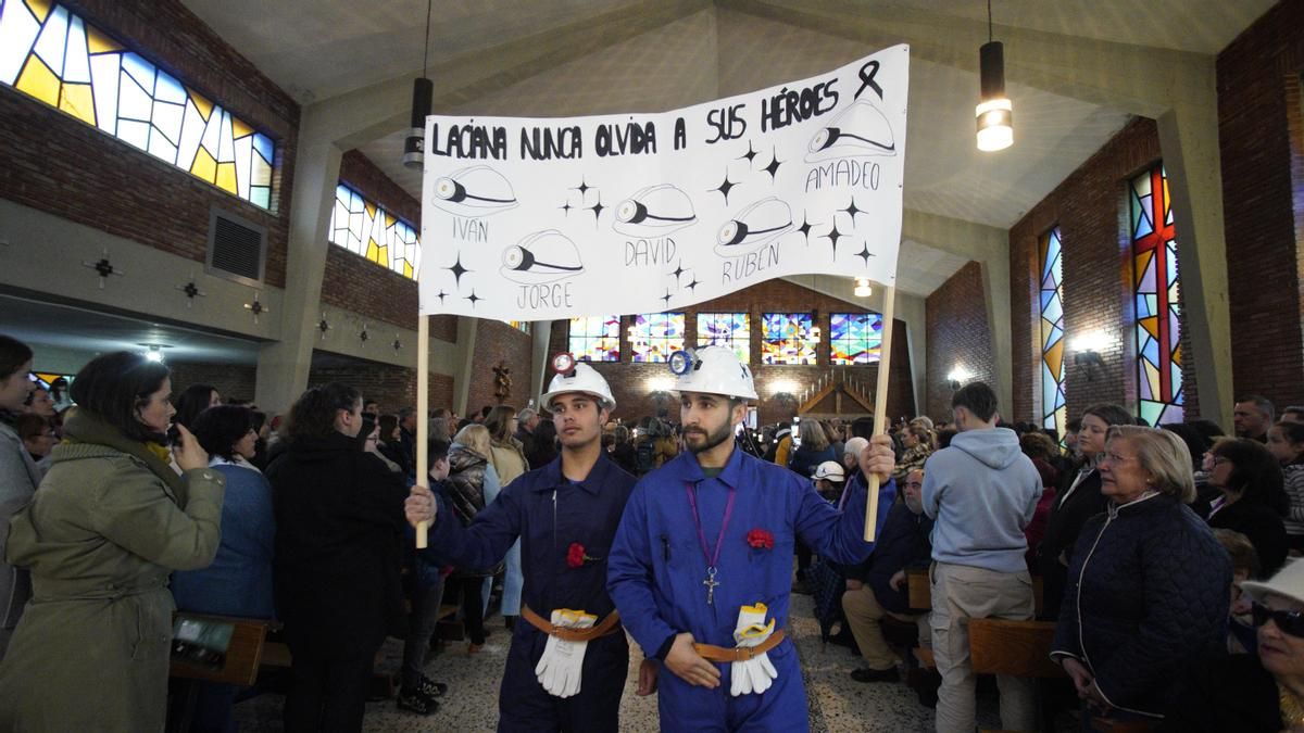 Procesión del Cristo de los Mineros en Caboalles de Abajo.