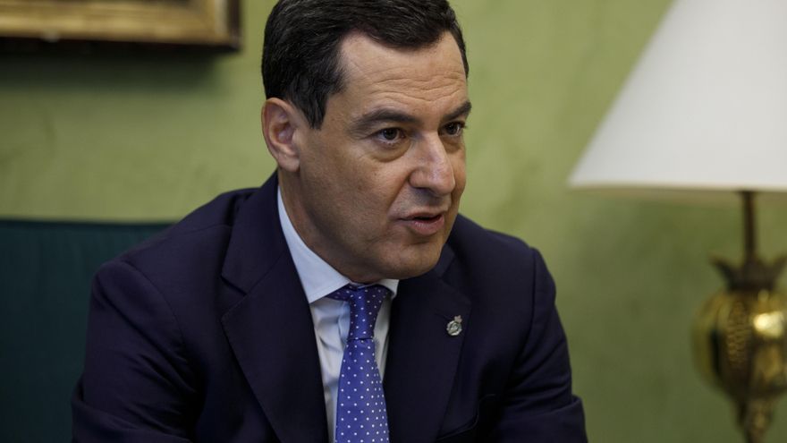 El giro de Moreno: de desautorizar a Casado por la 'OPA' a Ciudadanos a alentar tránsfugas en el PSOE para Feijóo