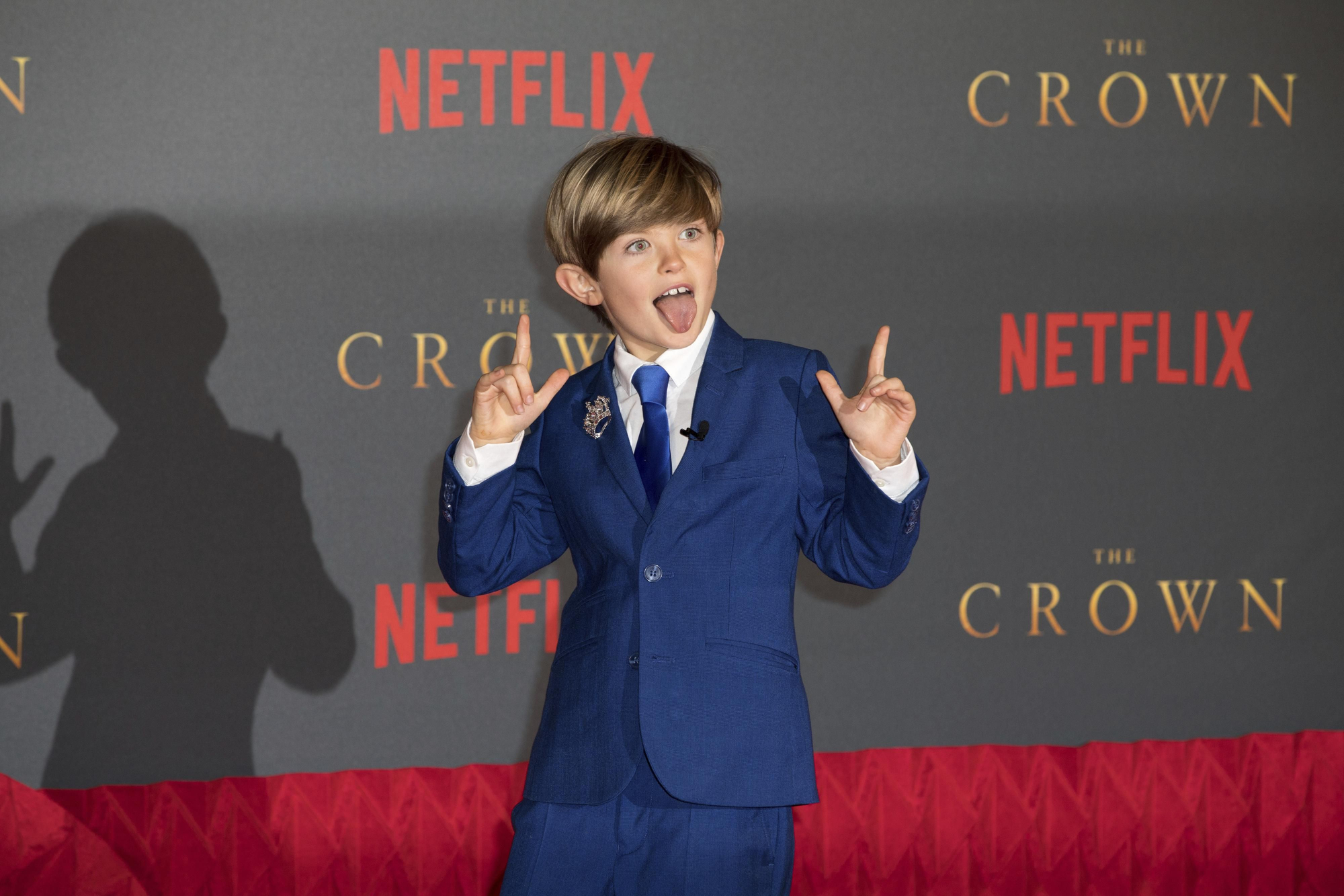 Billy Jenkins en la première de The Crown 2 en Netflix
