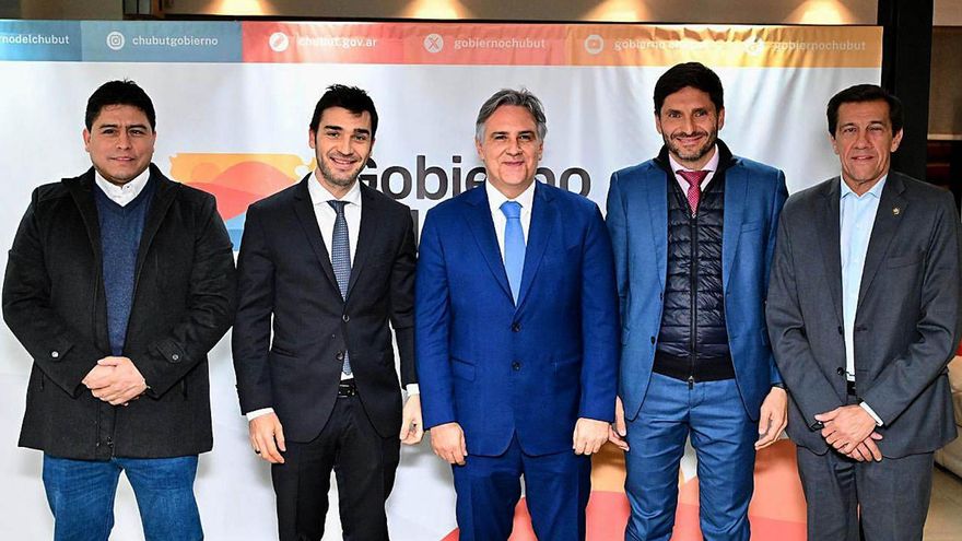 Los gobernadores de cinco provincias se desmarcan de la Casa Rosada y lanzan un frente común anti-Milei para octubre