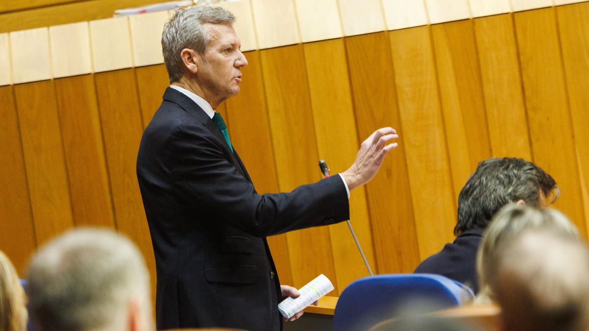 El presidente de la Xunta de Galicia, Alfonso Rueda, durante la sesión de control en el Parlamento