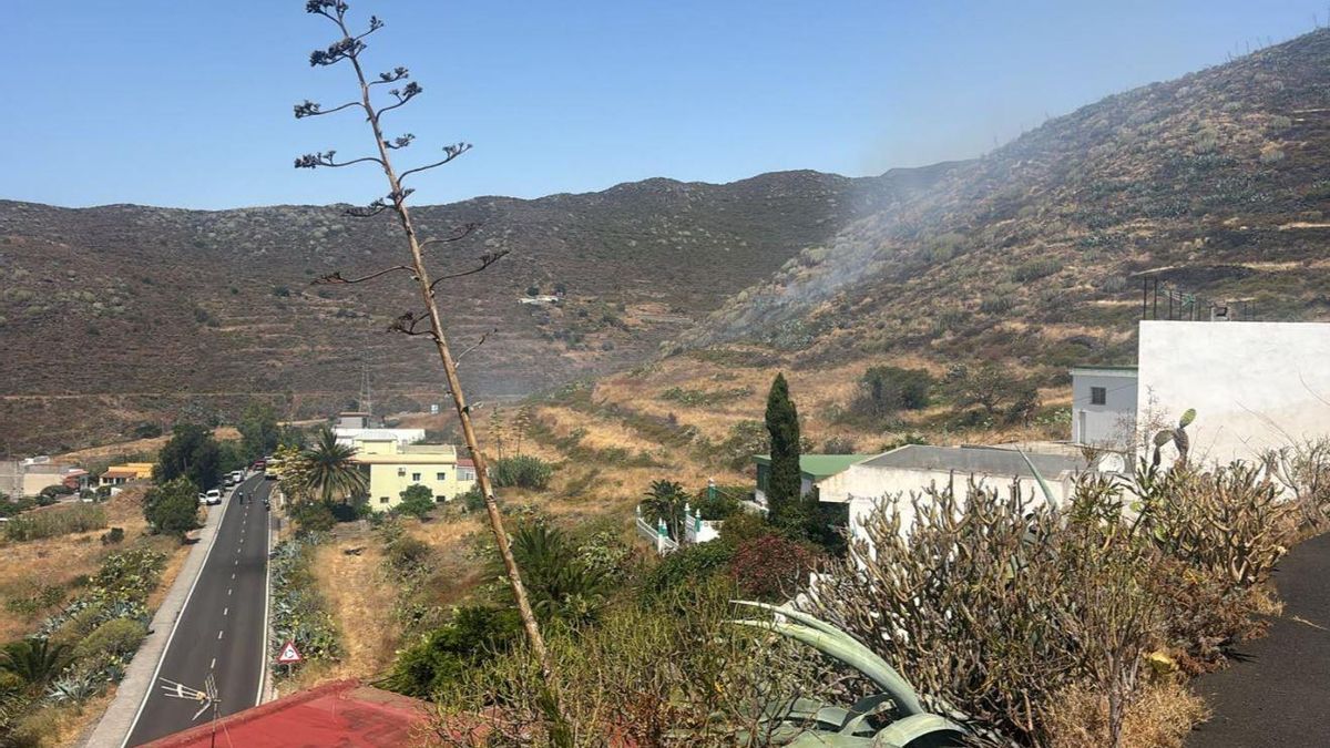 Controlado el conato de incendio en La Laguna que obligó a evacuar varias viviendas