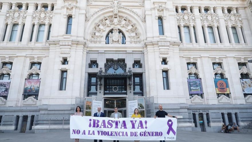 Vox vuelve a ausentarse de un minuto de silencio contra la violencia de género tras el asesinato de una mujer en Moratalaz