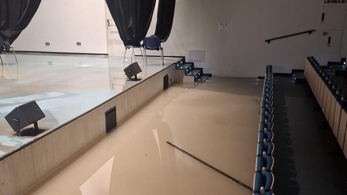 Un auditorio inaugurado hace seis meses por Almeida en Vallecas se inunda con las primeras lluvias y cierra indefinidamente